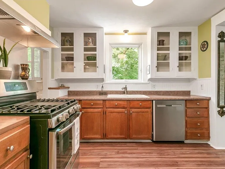 1800 Poyntz Ave — Photo 21