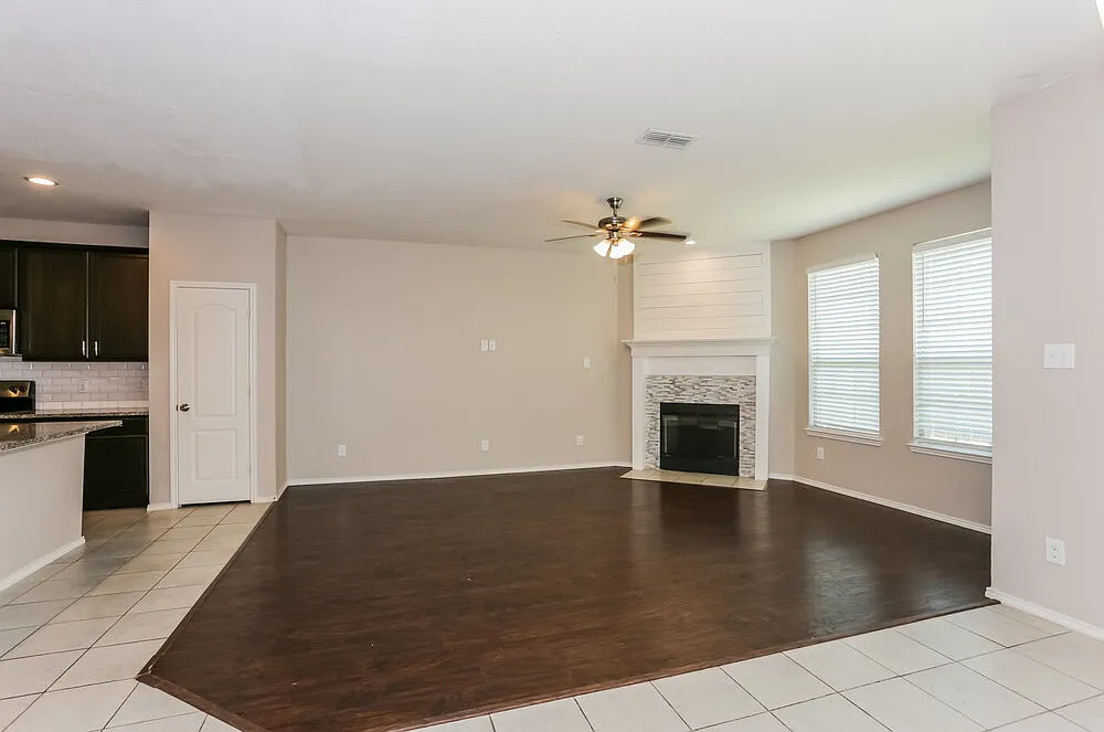 4 bed, 3.0 bath, 2724 sqft, $2,635 — Photo 4