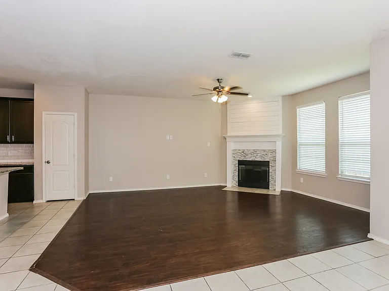 204 Bay St — Photo 4
