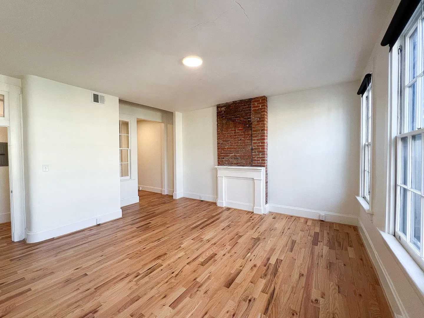 1307 Main St — Photo 2