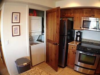 3rd image of 801 W Hawthorn St Unit 404