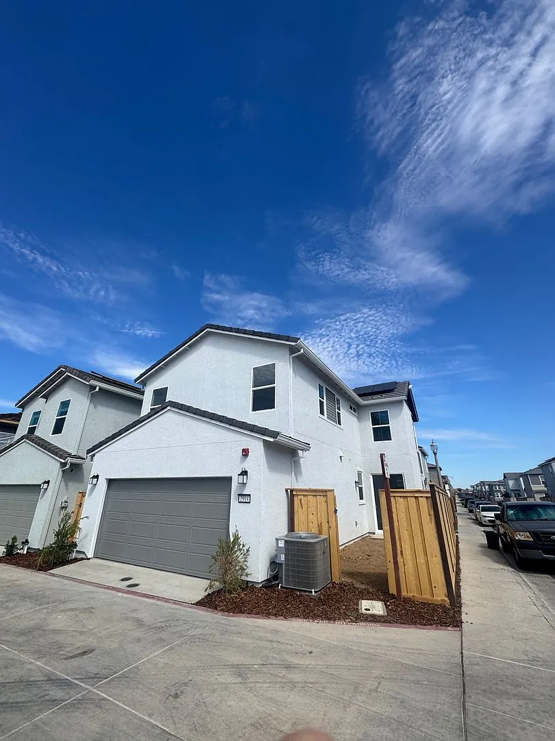 Brand New Home In Lincoln — Photo 2