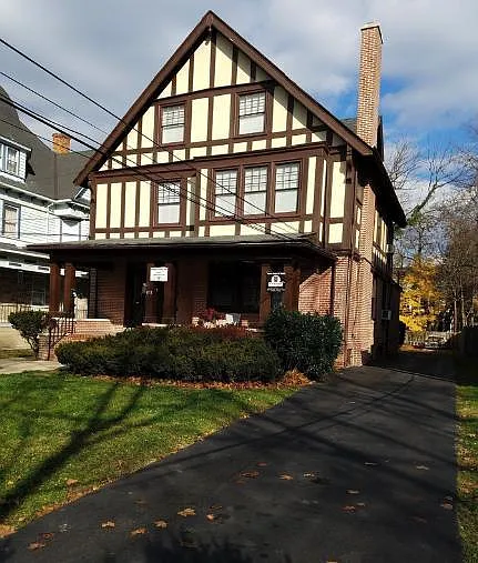 826 W State St APT 4 photo 1