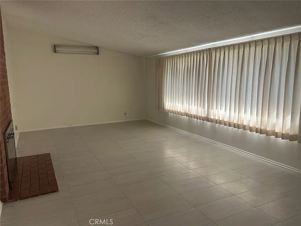 3 bed, 1587 sqft, $4,800 — Photo 3