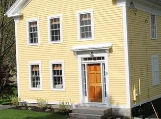 8 Fort Rachel Pl, Mystic, CT 06355