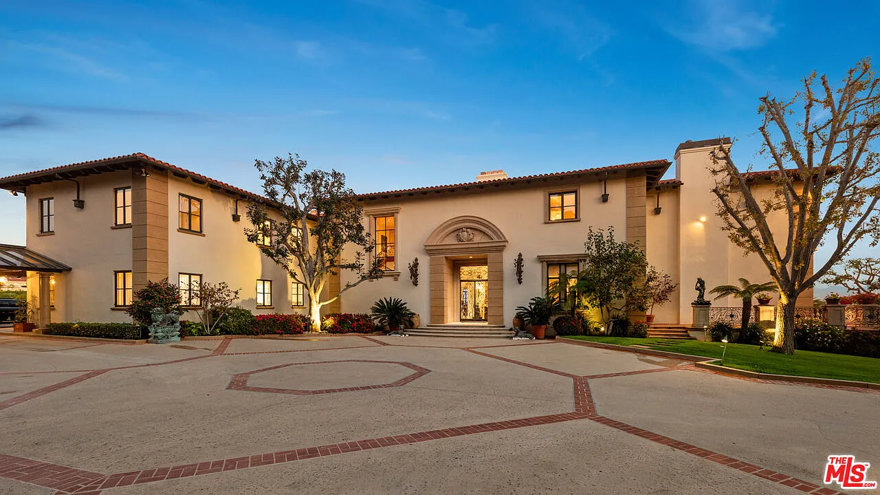 5 bed, 7.0 bath, 11000 sqft, $195,000 — Photo 3