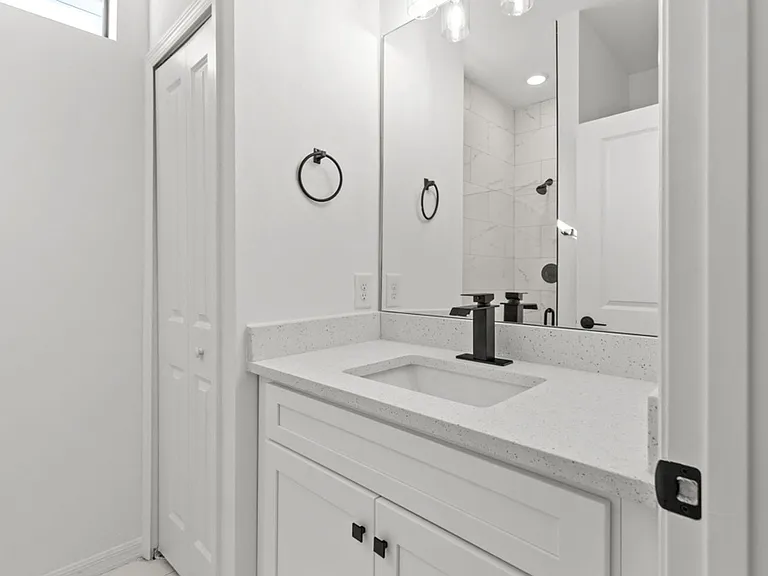 548 Knapp St — Photo 34