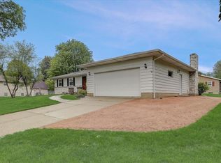 2401 Green Ridge Dr, Madison, WI 53704