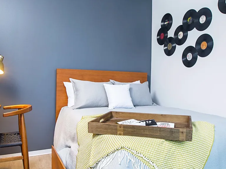 200 W Superior St #807 — Photo 3