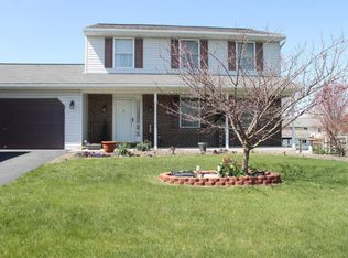 28 Village Dr, Newmanstown, PA 17073