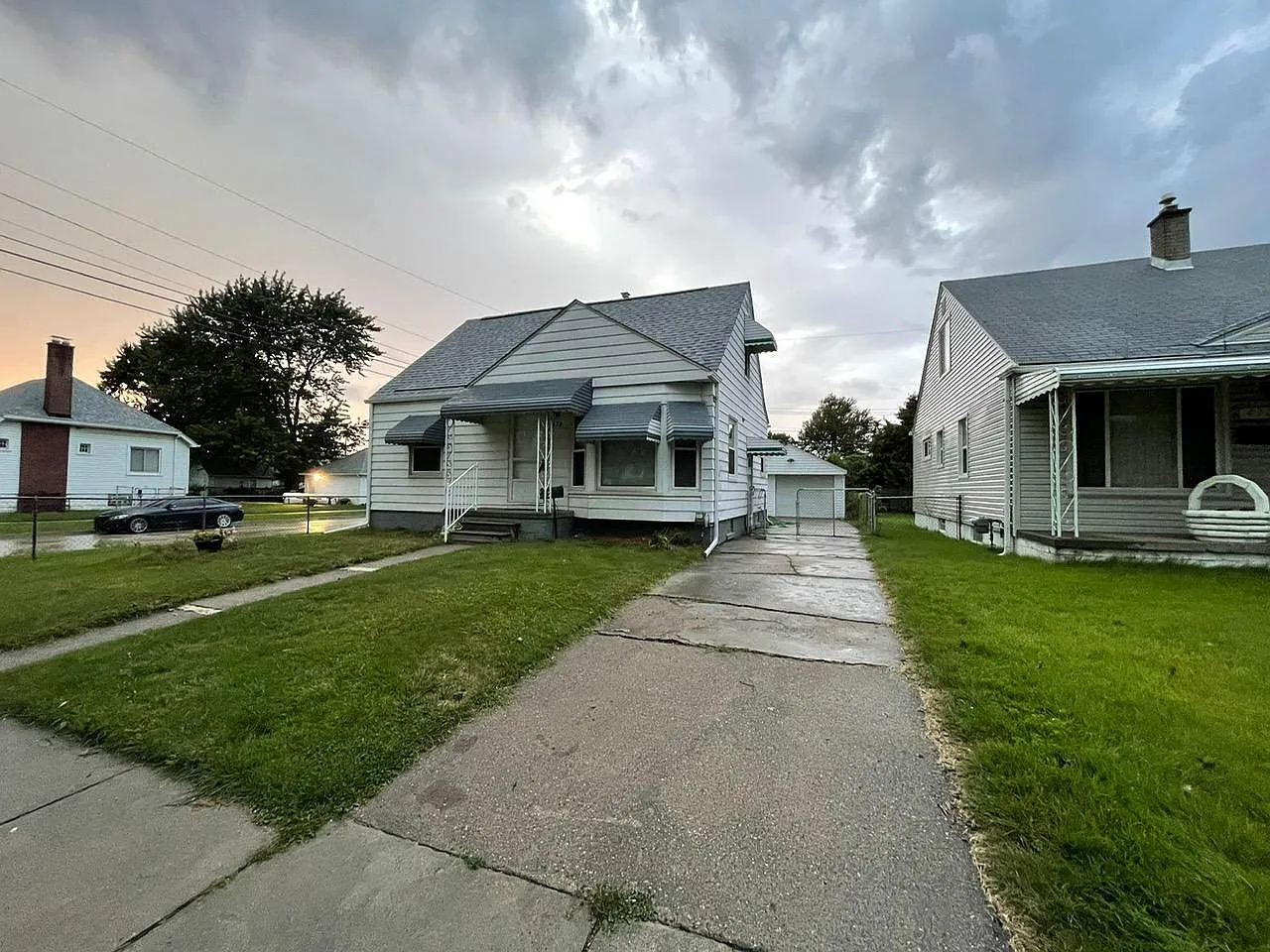 3 bed, 890 sqft, $1,700 — Photo 2
