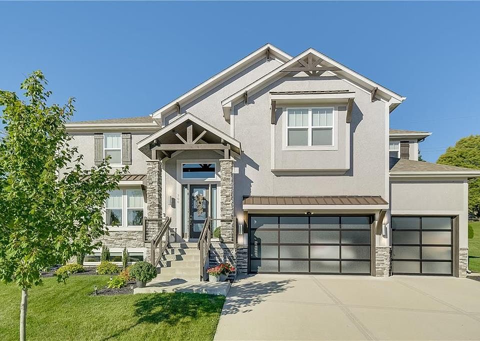1st image of 700 SE Meadowlark