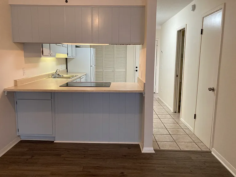 860 Premier Dr — Photo 3