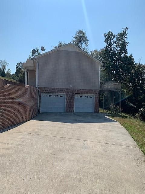 2nd image of 171 Fox Crest Dr SW