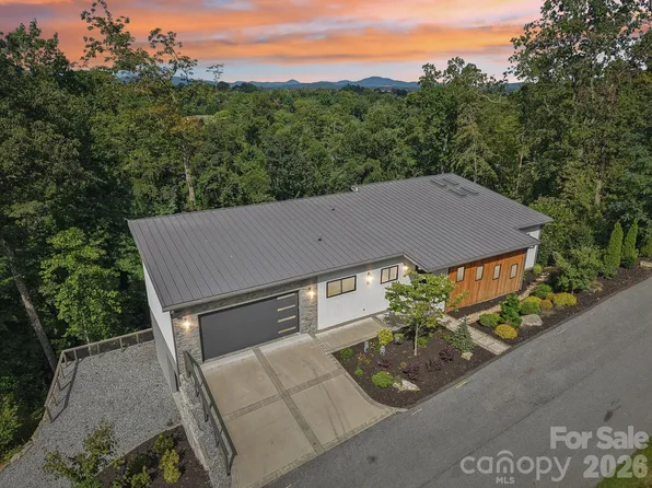 55 Laurel Spring Ln, Hendersonville, NC 28739