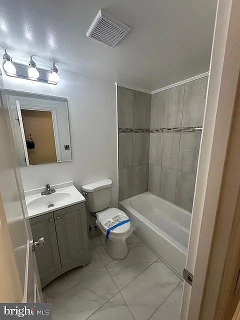 Studio, 800 sqft, $2,500 — Photo 2