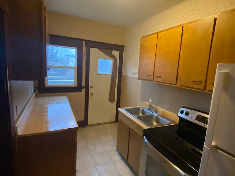 313 S 3rd St #4 — Photo 9