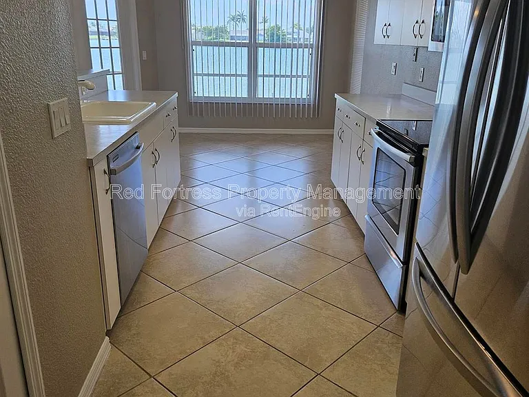 2613 SW 15th Ave — Photo 3