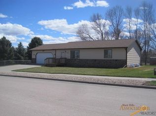 1636 Minuteman Dr, Rapid City, SD 57701