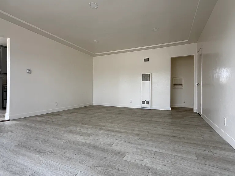 540 N Kingsley Dr #6 — Photo 2