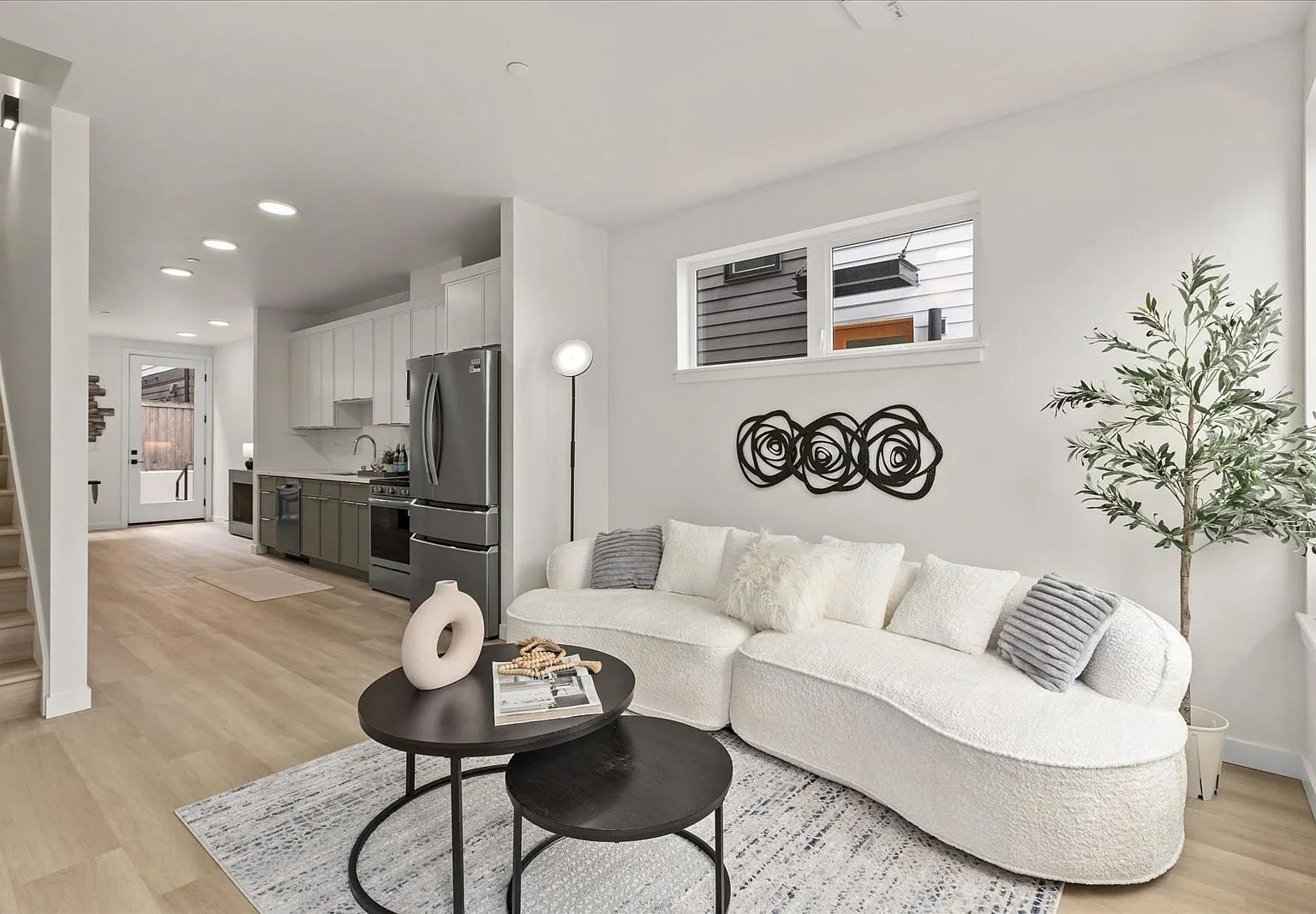 3 bed, 2.5 bath, 1590 sqft, $4,750 — Photo 4