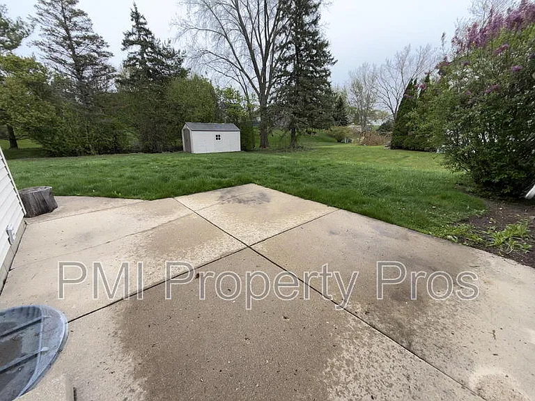 8148 S 88th St — Photo 17