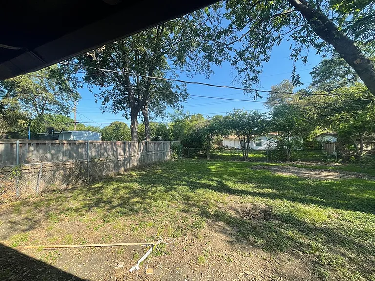 2113 Cloverdale St — Photo 18