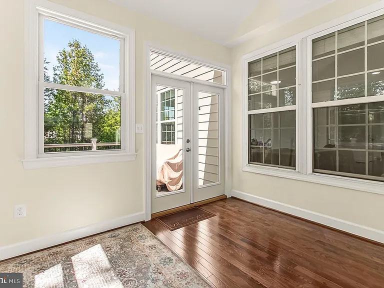 8901 Hargrove Ct — Photo 21