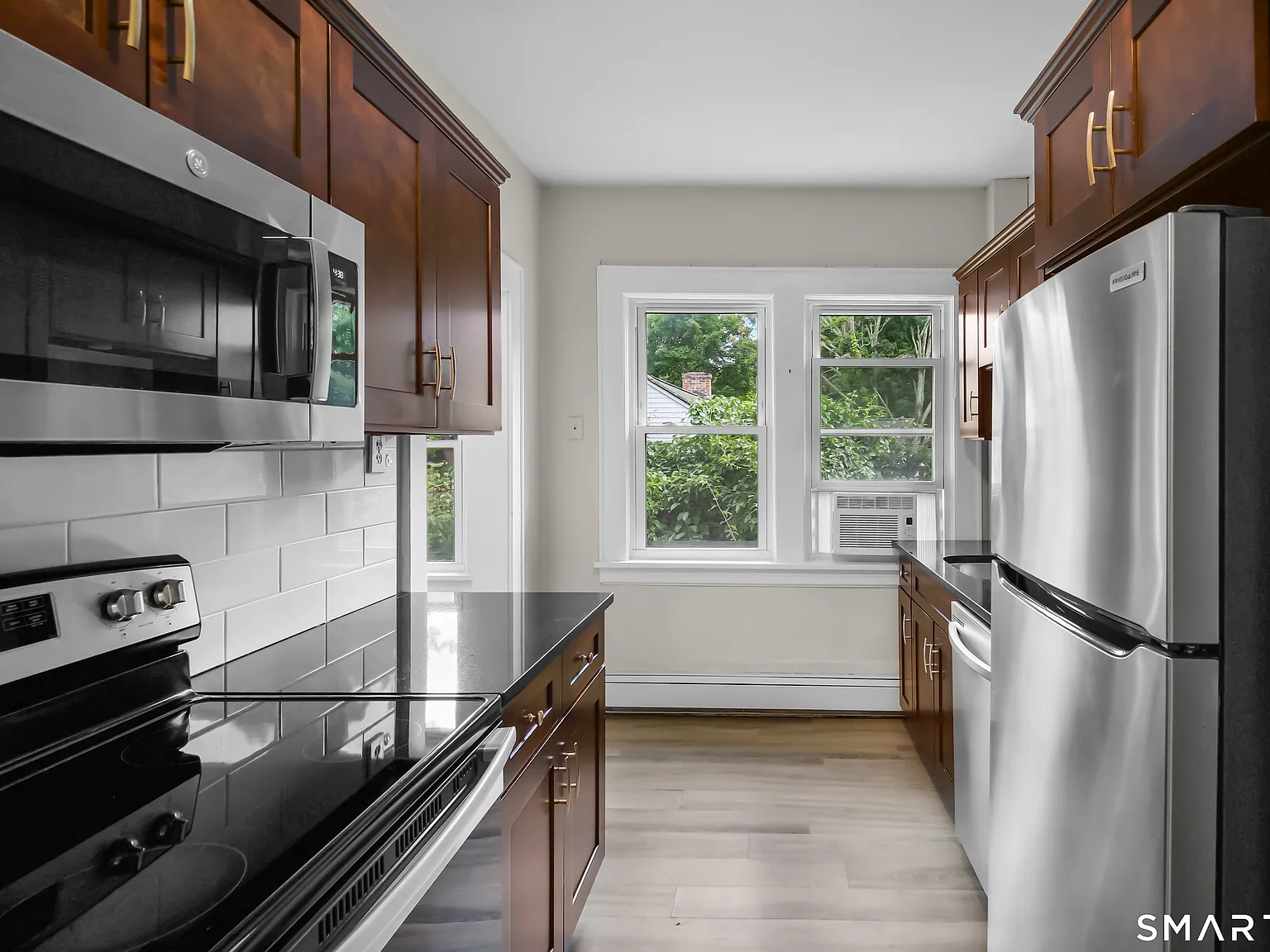 3 bed, 2.0 bath, 2728 sqft, $5,250 — Photo 4