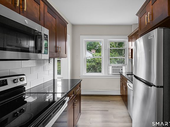 4th image of 19 Maple Ave N