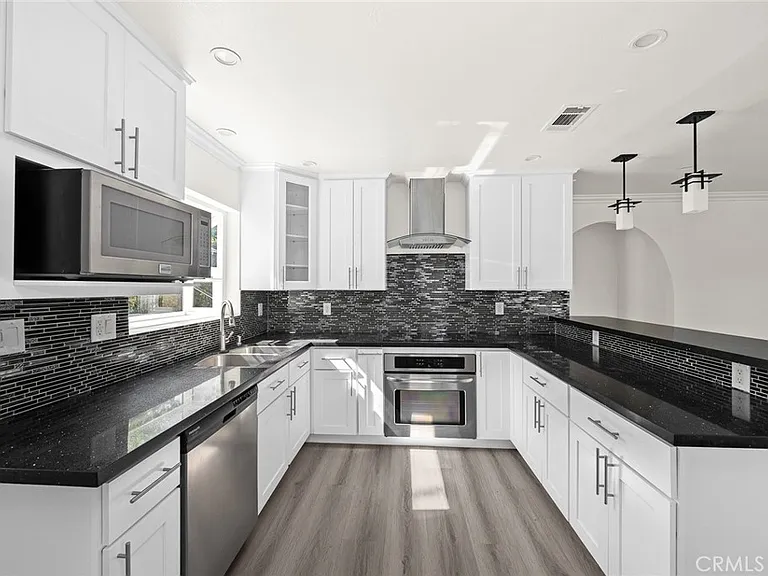 647 W Montecito Ave — Photo 8