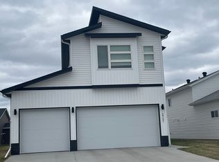2721 10th St W, West Fargo, ND 58078