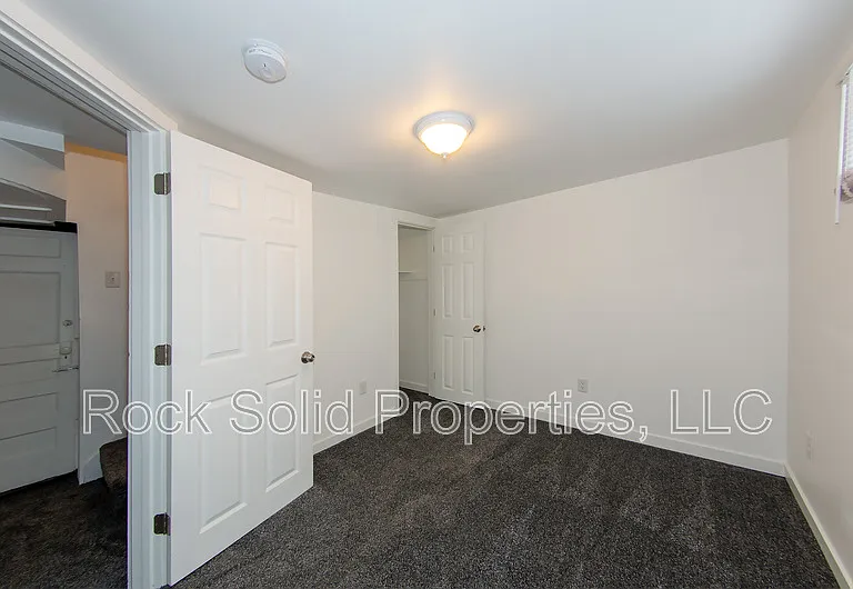 506 E 7th St #1 — Photo 24