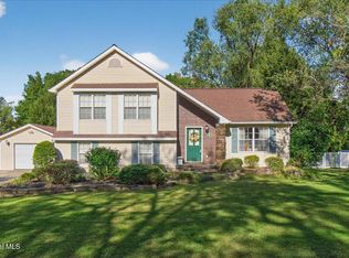 106 Calhoun Dr, Troy, NY 12182