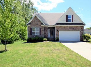 6902 Old Oak Ln, Mint Hill, NC 28227