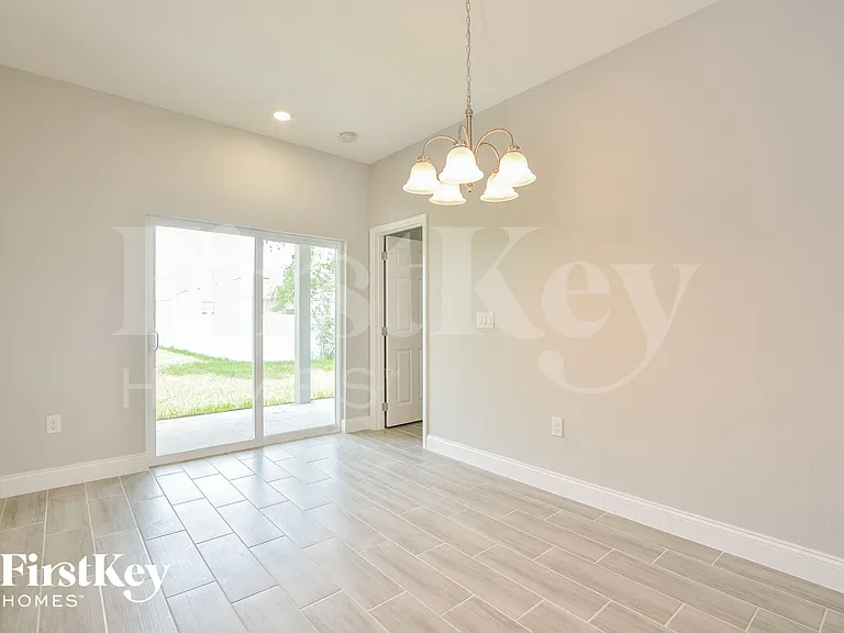 308 Camellia Ct — Photo 4