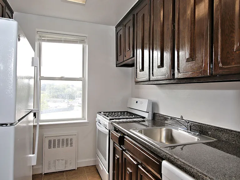 Morrow Ave — Photo 1