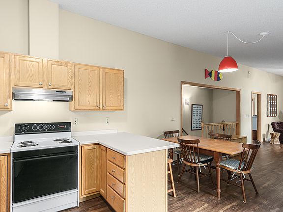 3rd image of 350 Leeds Ct