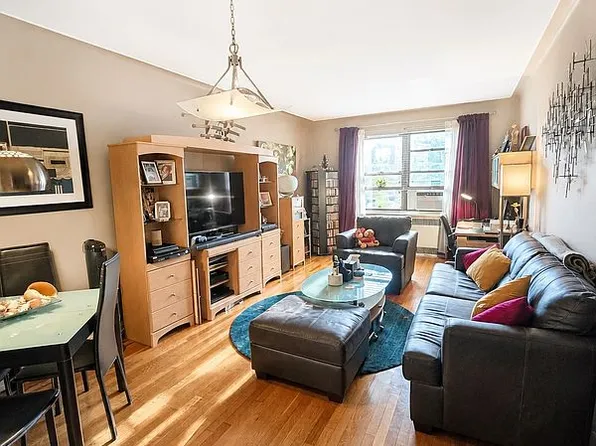 2540 31st Ave APT 4T, Long Island City, NY 11106
