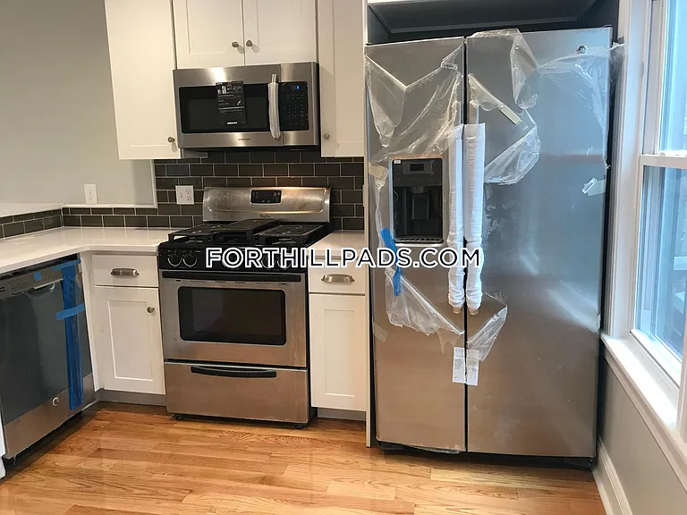 6 Saint James Pl — Photo 3