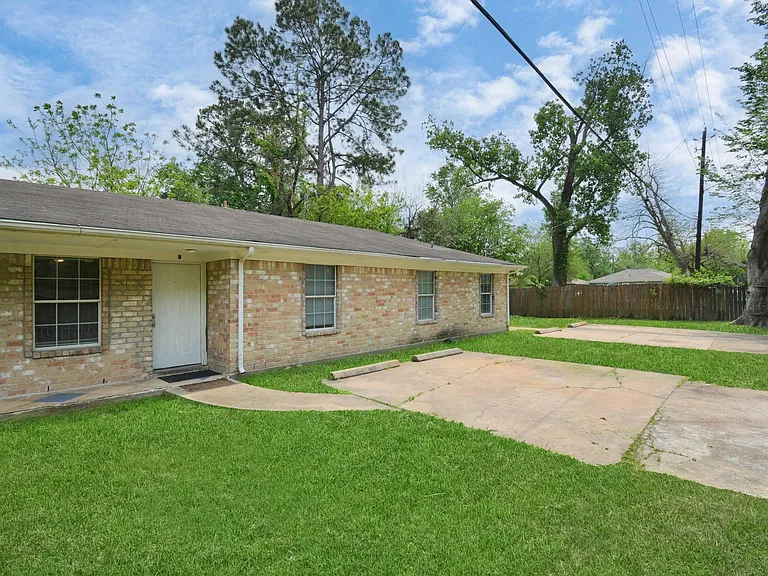 8622 Elbert St #B — Photo 2