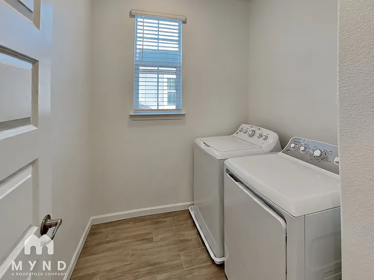 1687 Pena Ln — Photo 28