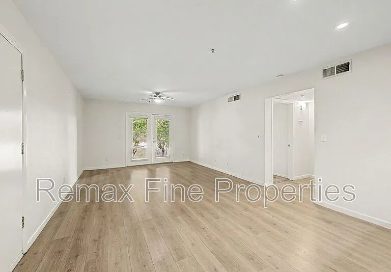 4704 E Paradise Village Pkwy N #111 — Photo 2