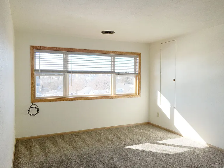 509 11th Avenue NE 4-Plex in Residential Neighborhood — Photo 8