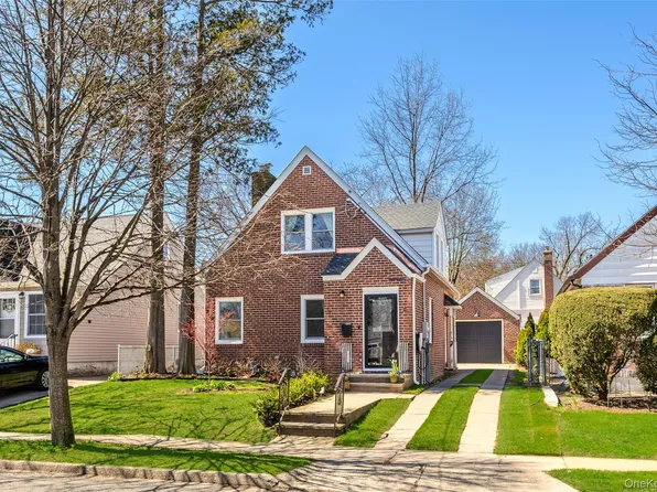 24 Beechhurst Avenue, Floral Park, NY 11001