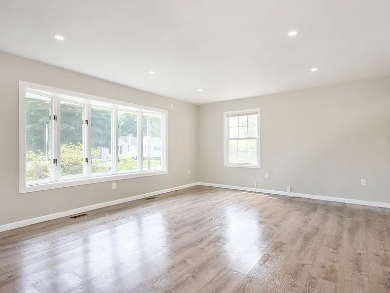 8 Wilcox Ave — Photo 15