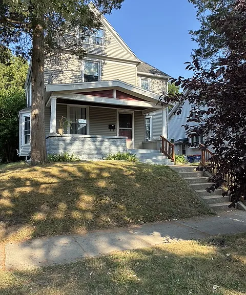 129 Arthur Ave NE — Photo 1