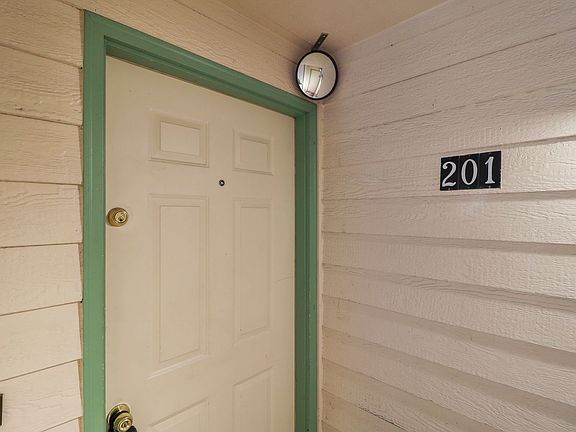 2nd image of 910 SE Ireland St APT 201
