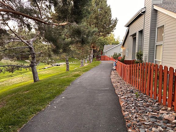 Walking trail for humans and their dogs that leads directly down to the Truckee River and Crissie Caughlin Park.