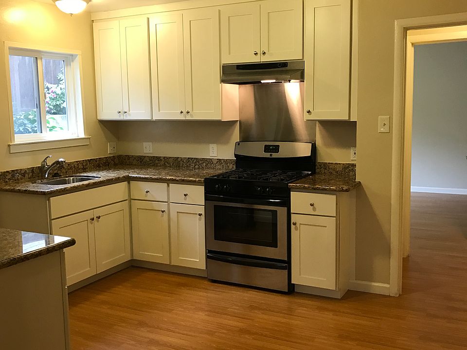 1st image of 130 Jackson Ave #2